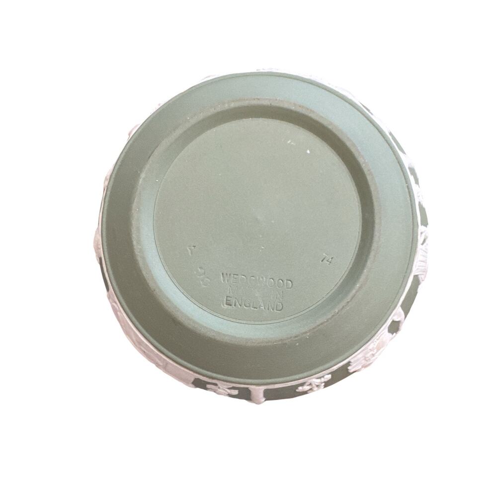 Rare 1960s Wedgwood Sage Green and Cream Sacrifice Bowl - Picture 8 of 10
